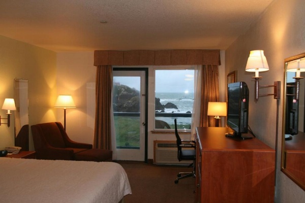 Oceanfront Lodge image 17