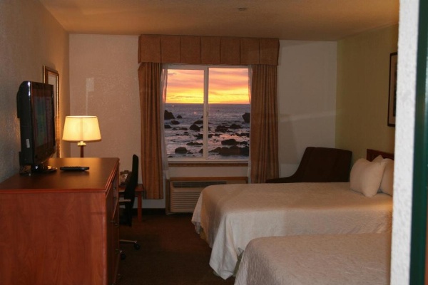 Oceanfront Lodge image 9